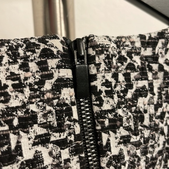 Elizabeth and James Black and White Fitted Dress - Picture 7 of 8